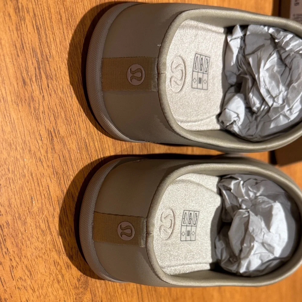 lululemon athletica Tan Slip-On Shoes size 8 - Picture 5 of 5